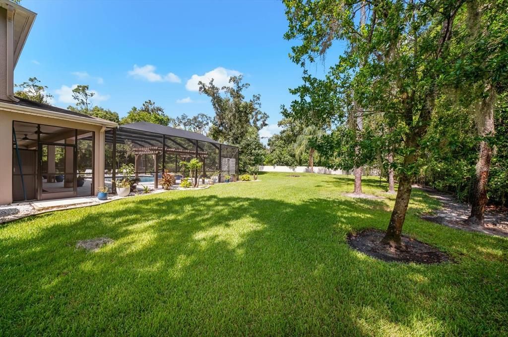 For Sale: $1,600,000 (6 beds, 5 baths, 5171 Square Feet)