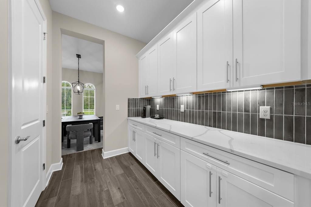 For Sale: $1,600,000 (6 beds, 5 baths, 5171 Square Feet)