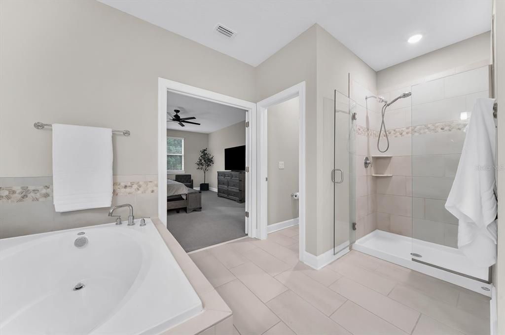 For Sale: $1,600,000 (6 beds, 5 baths, 5171 Square Feet)