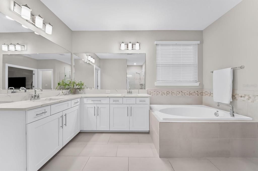 For Sale: $1,600,000 (6 beds, 5 baths, 5171 Square Feet)