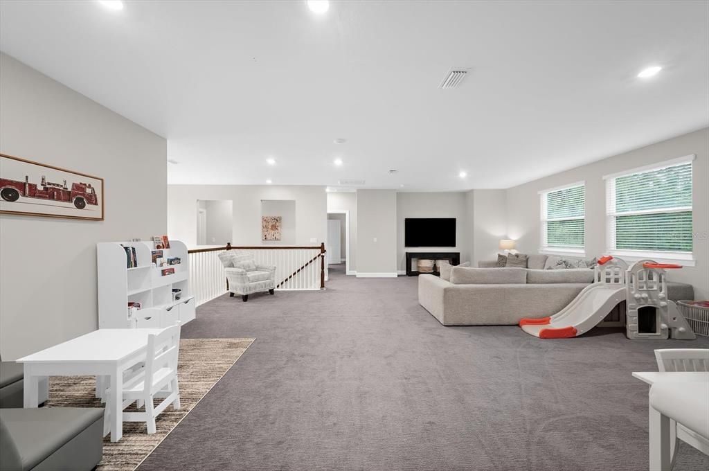 For Sale: $1,600,000 (6 beds, 5 baths, 5171 Square Feet)