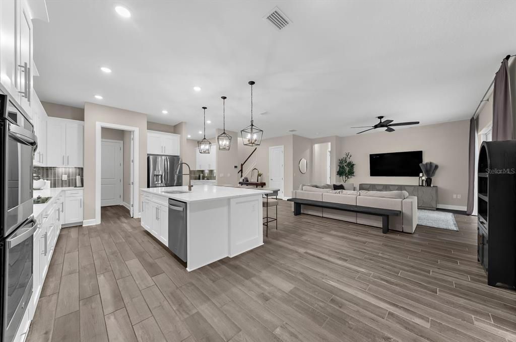For Sale: $1,600,000 (6 beds, 5 baths, 5171 Square Feet)