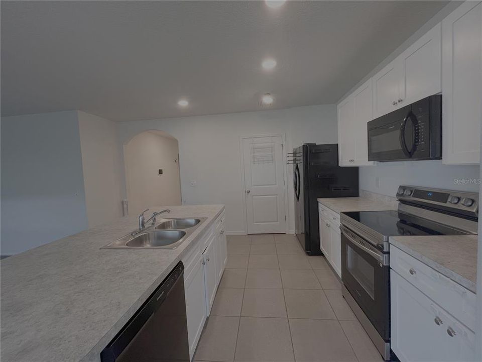 В аренду: $1,695 (3 спален, 2 ванн, 1670 Квадратных фут)