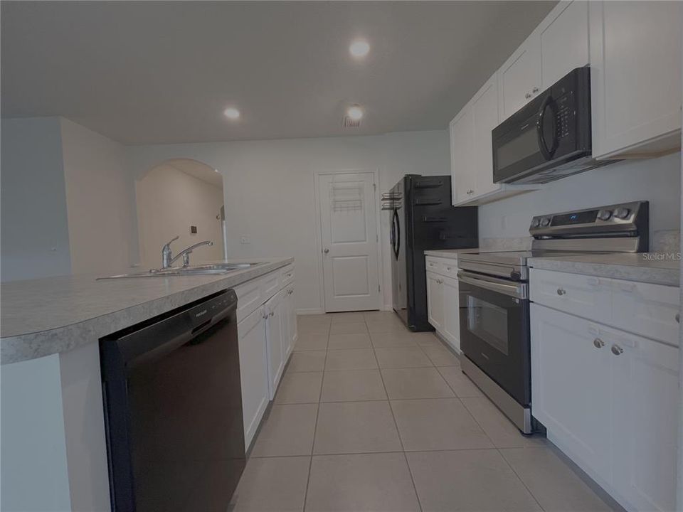 В аренду: $1,695 (3 спален, 2 ванн, 1670 Квадратных фут)