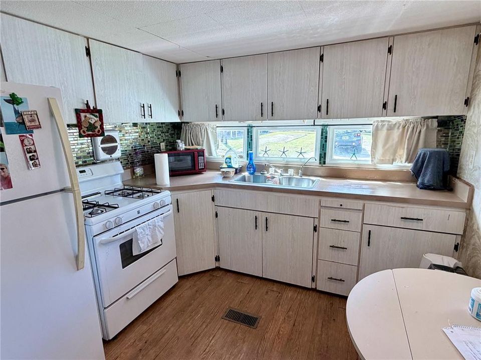 На продажу: $99,000 (1 спален, 1 ванн, 790 Квадратных фут)