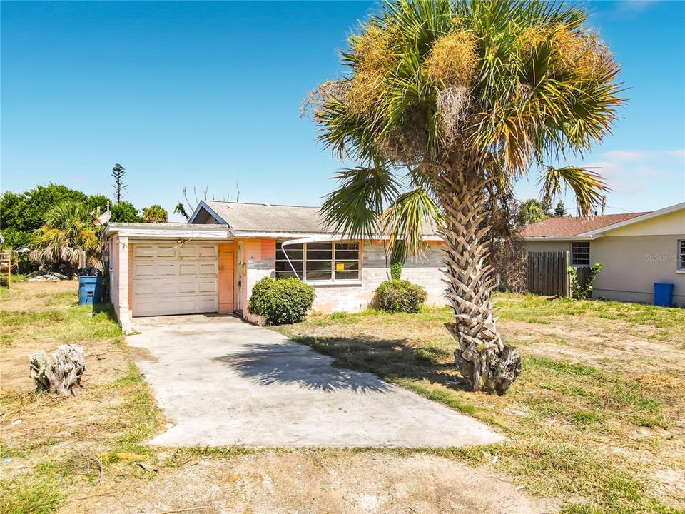 For Sale: $199,900 (2 beds, 1 baths, 700 Square Feet)