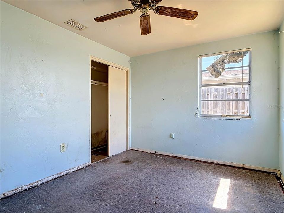 For Sale: $199,900 (2 beds, 1 baths, 700 Square Feet)
