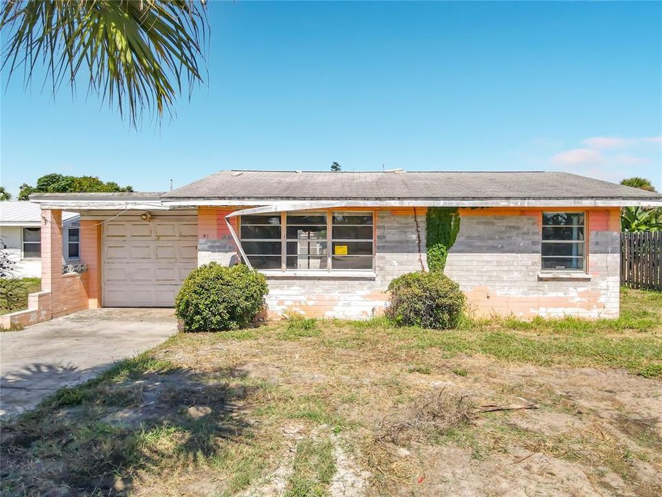 For Sale: $199,900 (2 beds, 1 baths, 700 Square Feet)