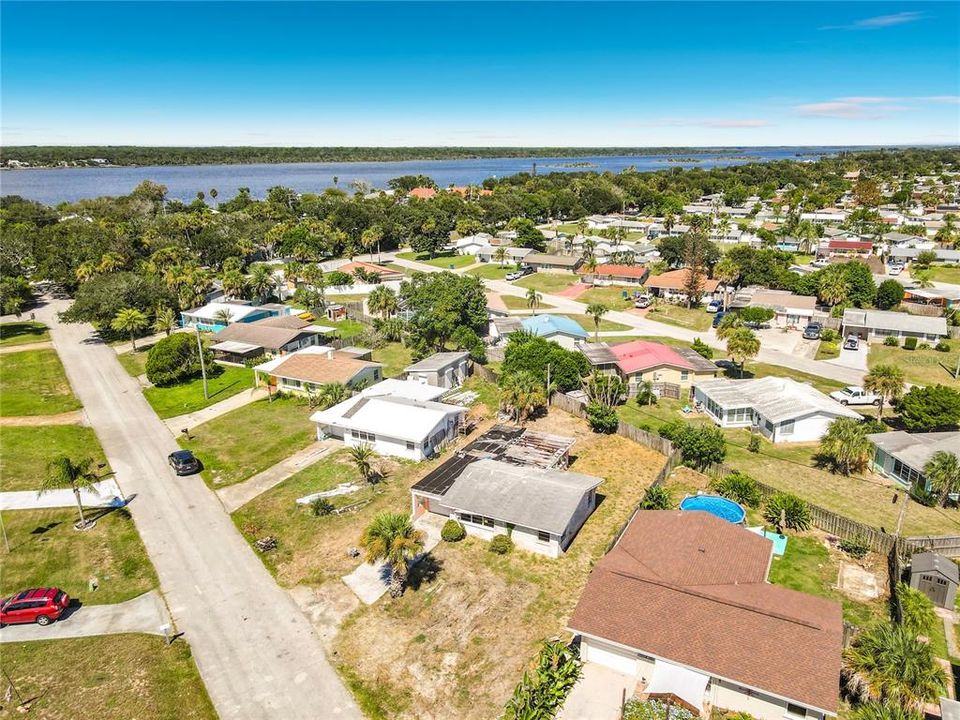 For Sale: $199,900 (2 beds, 1 baths, 700 Square Feet)