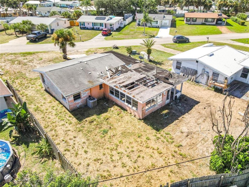 For Sale: $199,900 (2 beds, 1 baths, 700 Square Feet)