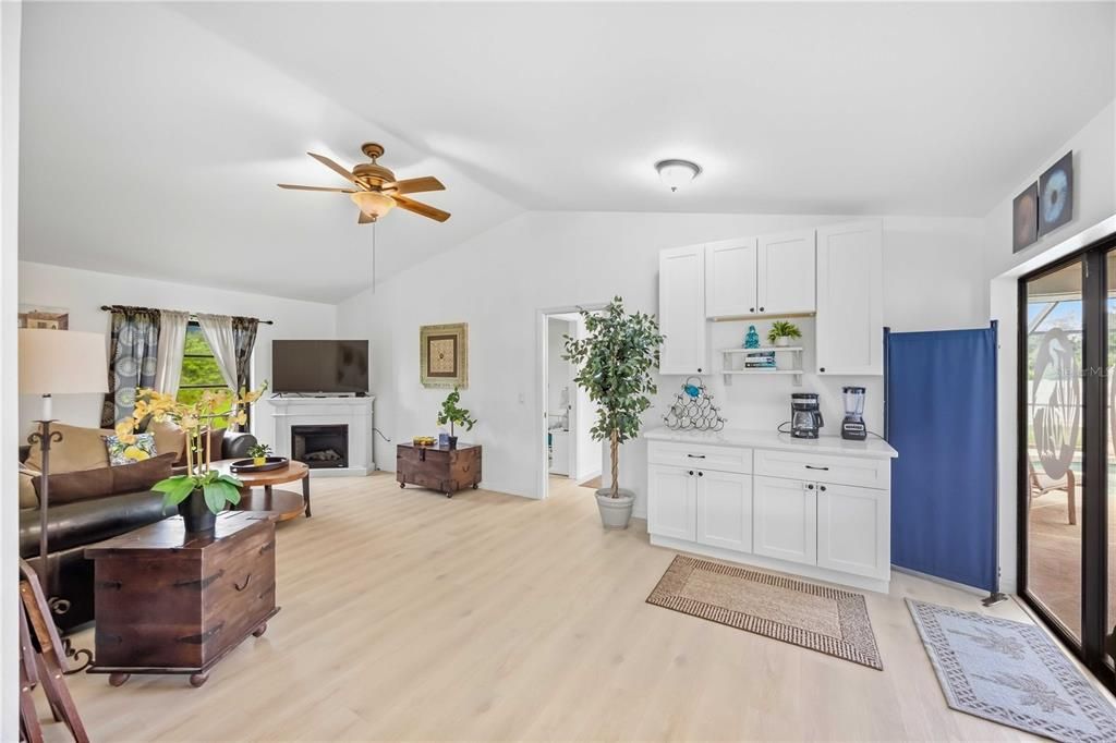 En Venta: $459,000 (3 camas, 2 baños, 1828 Pies cuadrados)