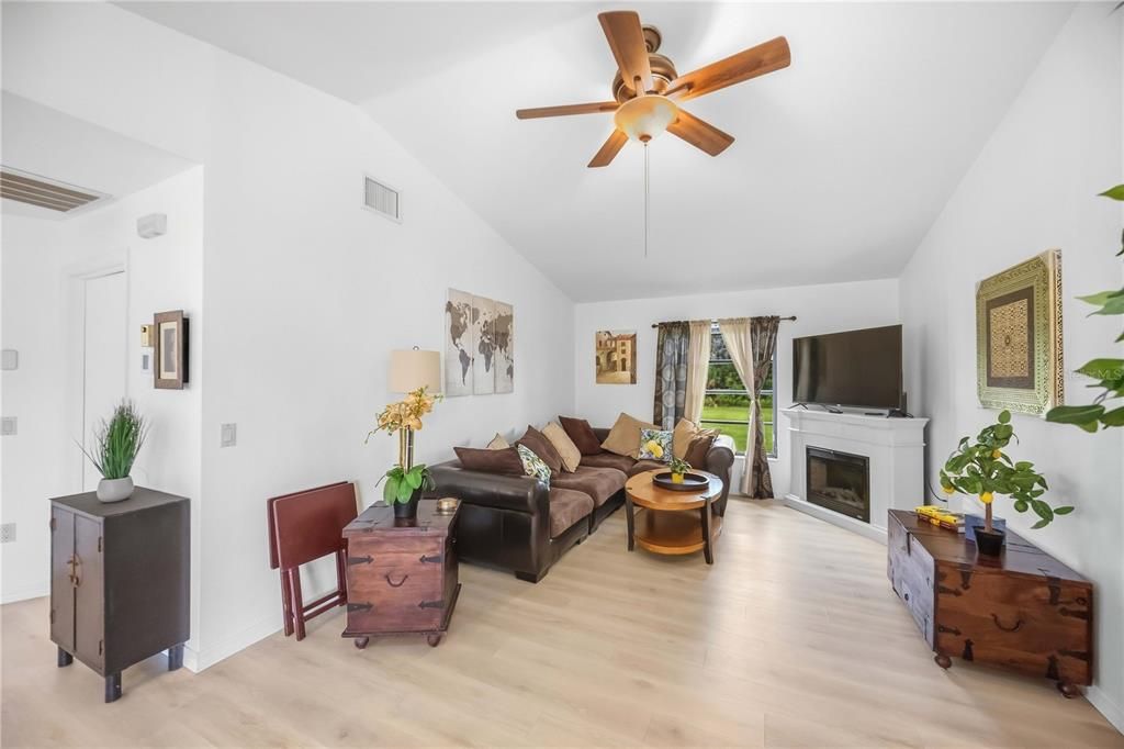En Venta: $459,000 (3 camas, 2 baños, 1828 Pies cuadrados)
