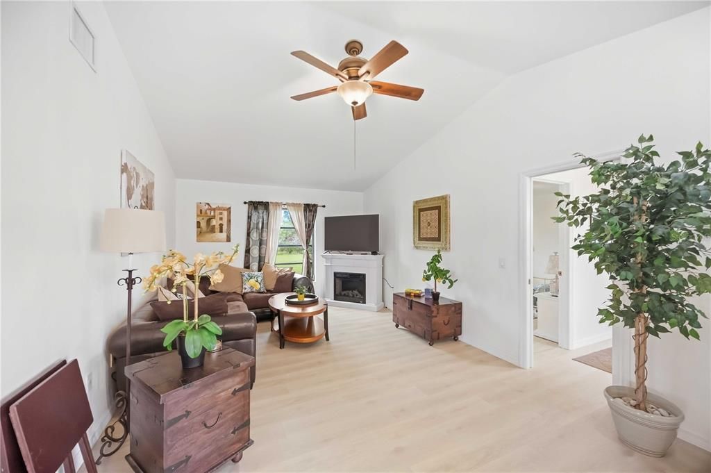 En Venta: $459,000 (3 camas, 2 baños, 1828 Pies cuadrados)