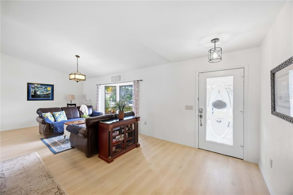 En Venta: $459,000 (3 camas, 2 baños, 1828 Pies cuadrados)