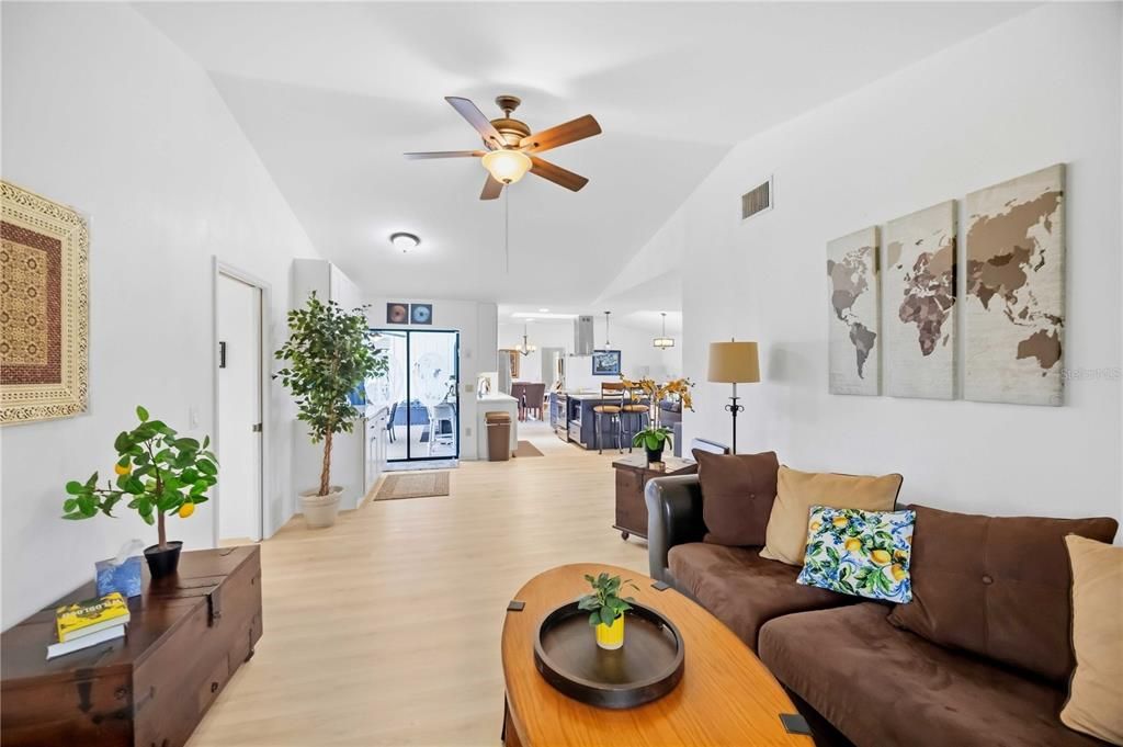 En Venta: $459,000 (3 camas, 2 baños, 1828 Pies cuadrados)