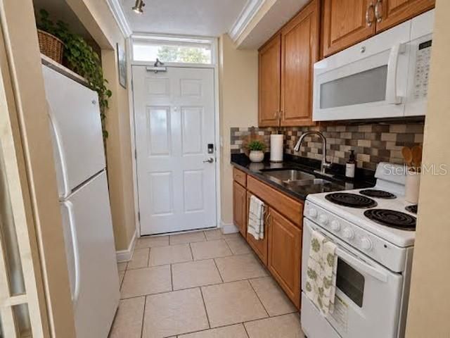 For Sale: $94,900 (1 beds, 1 baths, 385 Square Feet)