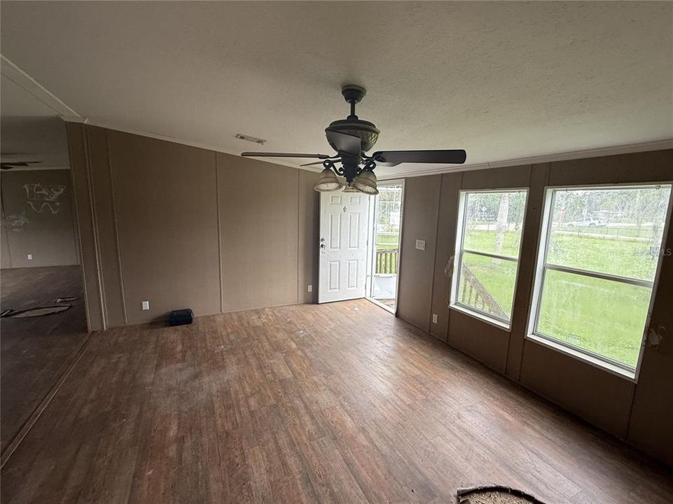 For Sale: $97,500 (4 beds, 2 baths, 1620 Square Feet)