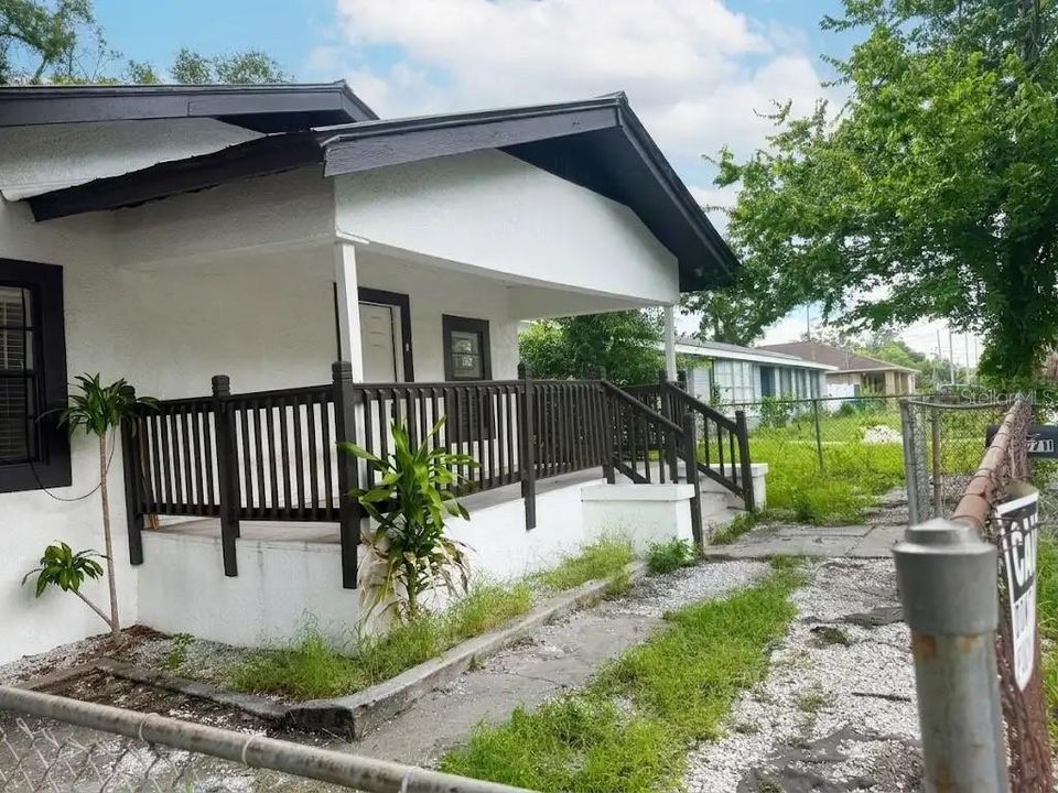 For Rent: $1,950 (3 beds, 1 baths, 1200 Square Feet)