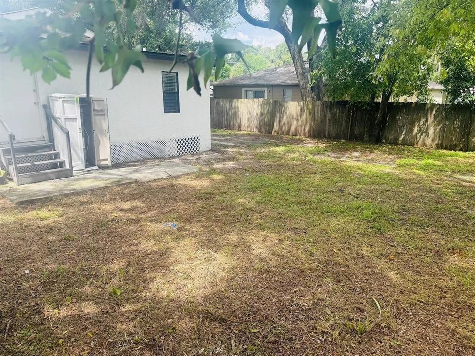 For Rent: $1,950 (3 beds, 1 baths, 1200 Square Feet)