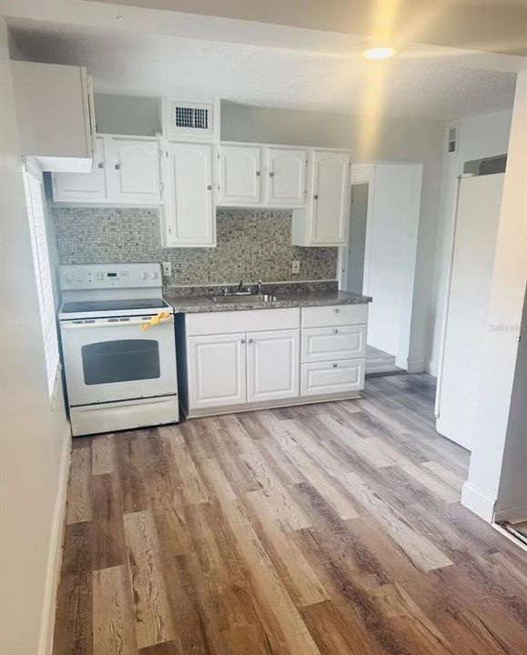 For Rent: $1,950 (3 beds, 1 baths, 1200 Square Feet)