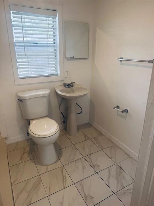 For Rent: $1,950 (3 beds, 1 baths, 1200 Square Feet)