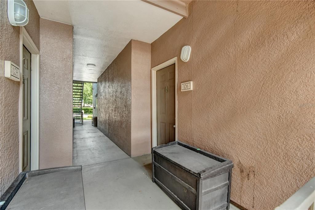 For Sale: $148,000 (1 beds, 1 baths, 641 Square Feet)