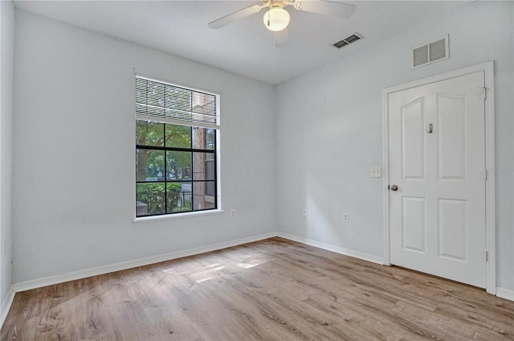 For Sale: $148,000 (1 beds, 1 baths, 641 Square Feet)