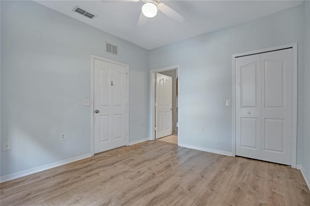 For Sale: $148,000 (1 beds, 1 baths, 641 Square Feet)