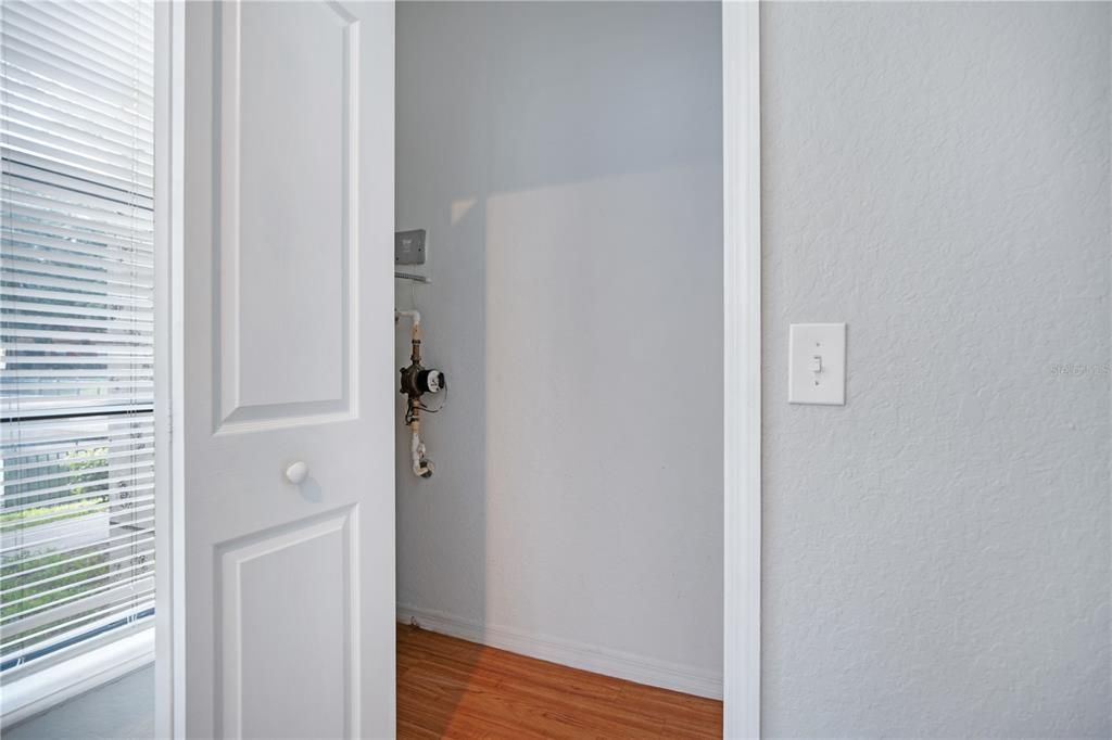 For Sale: $148,000 (1 beds, 1 baths, 641 Square Feet)