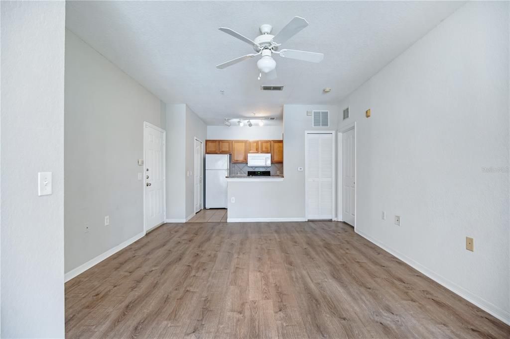 For Sale: $148,000 (1 beds, 1 baths, 641 Square Feet)