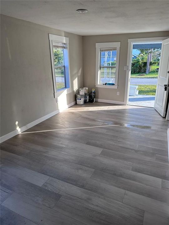 For Sale: $199,990 (2 beds, 1 baths, 750 Square Feet)