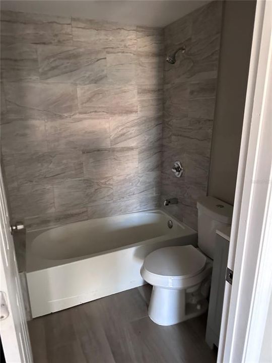 For Sale: $199,990 (2 beds, 1 baths, 750 Square Feet)