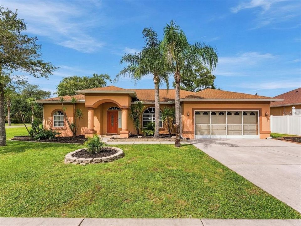 For Sale: $354,999 (3 beds, 2 baths, 2150 Square Feet)