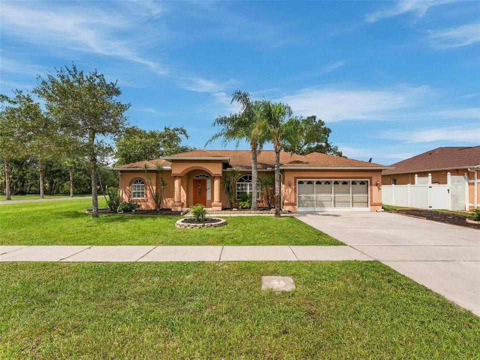 For Sale: $354,999 (3 beds, 2 baths, 2150 Square Feet)
