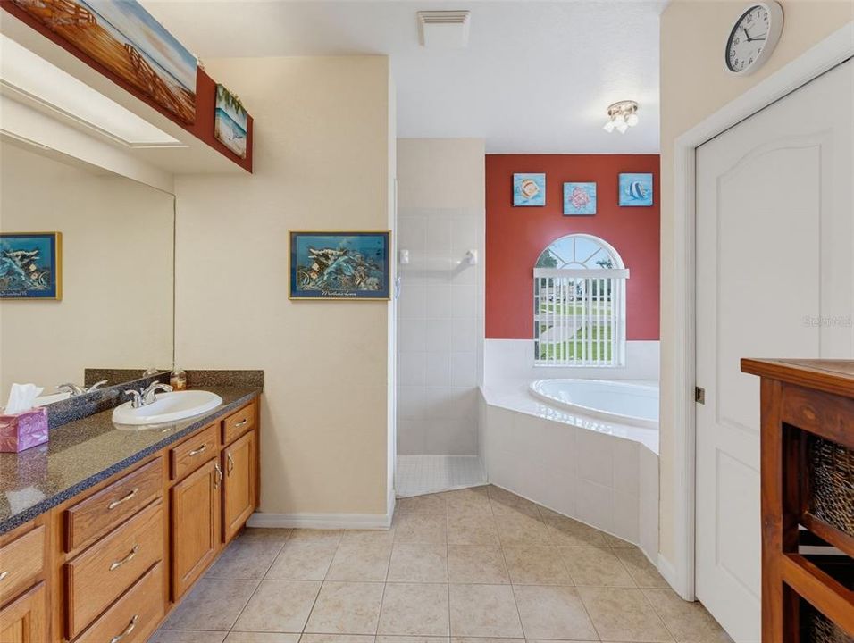 For Sale: $354,999 (3 beds, 2 baths, 2150 Square Feet)