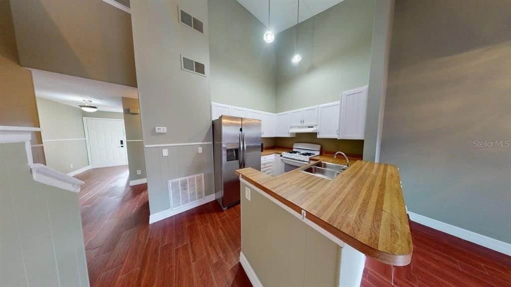 В аренду: $1,850 (3 спален, 2 ванн, 1216 Квадратных фут)