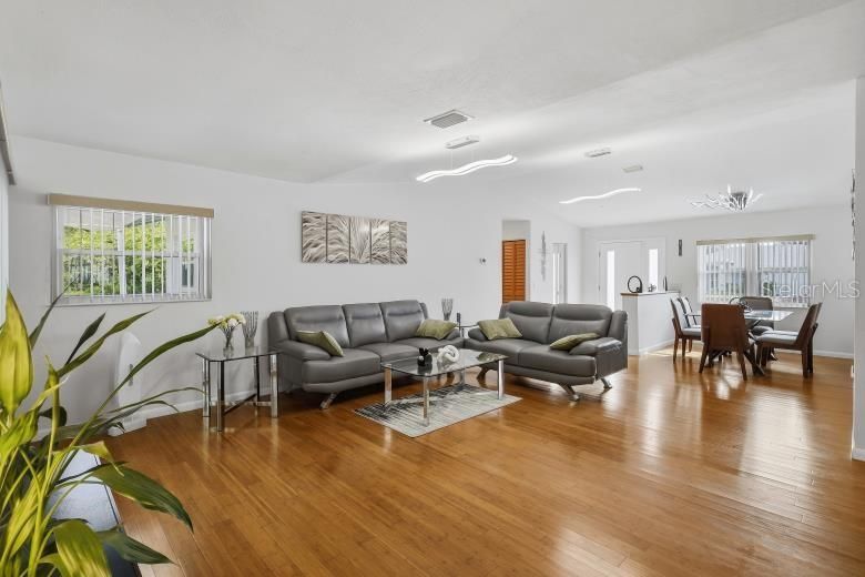 For Sale: $280,000 (3 beds, 2 baths, 1412 Square Feet)
