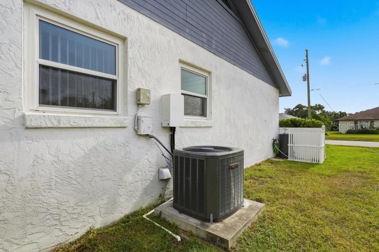 For Sale: $280,000 (3 beds, 2 baths, 1412 Square Feet)