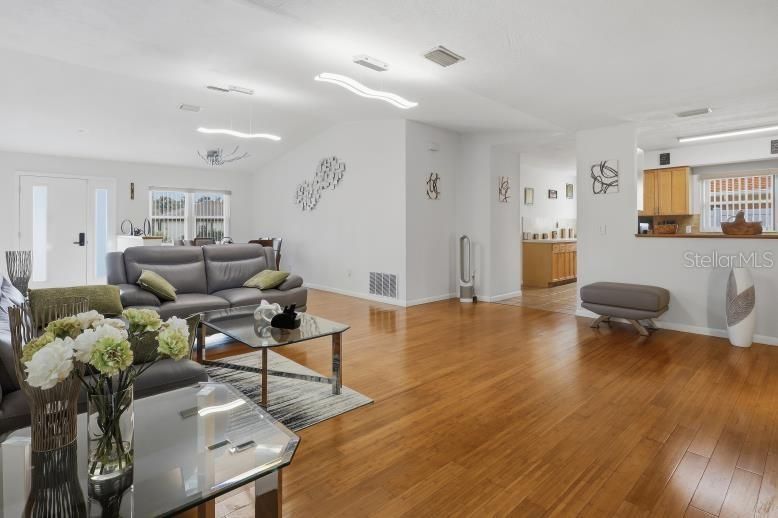 For Sale: $280,000 (3 beds, 2 baths, 1412 Square Feet)