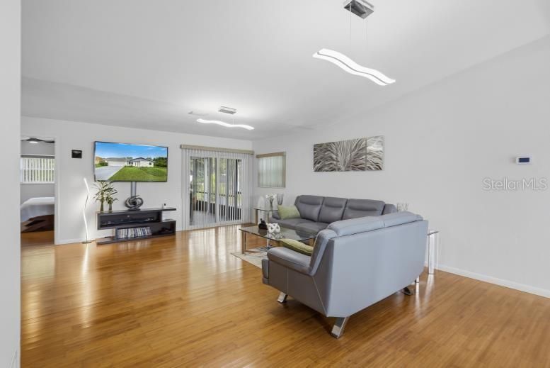 For Sale: $280,000 (3 beds, 2 baths, 1412 Square Feet)