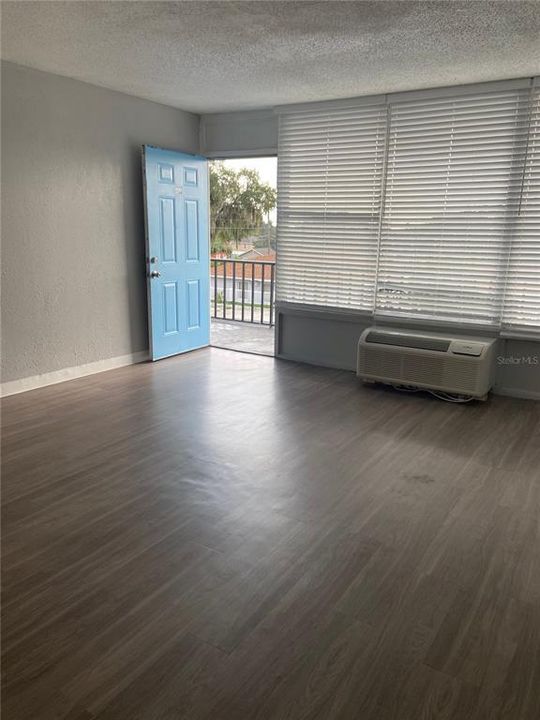 В аренду: $795 (0 спален, 1 ванн, 500 Квадратных фут)