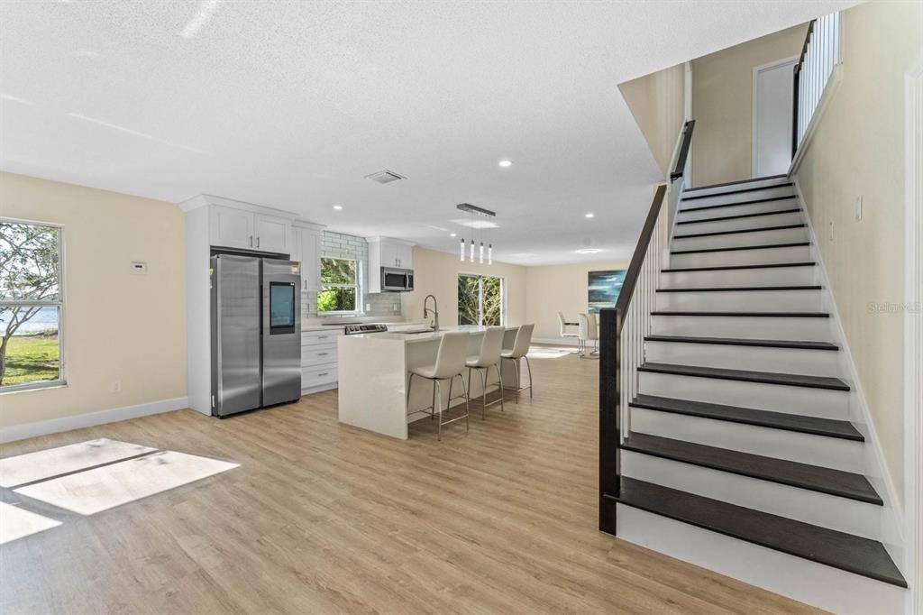 En Venta: $1,399,000 (4 camas, 3 baños, 2530 Pies cuadrados)