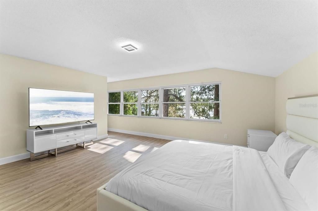 En Venta: $1,399,000 (4 camas, 3 baños, 2530 Pies cuadrados)