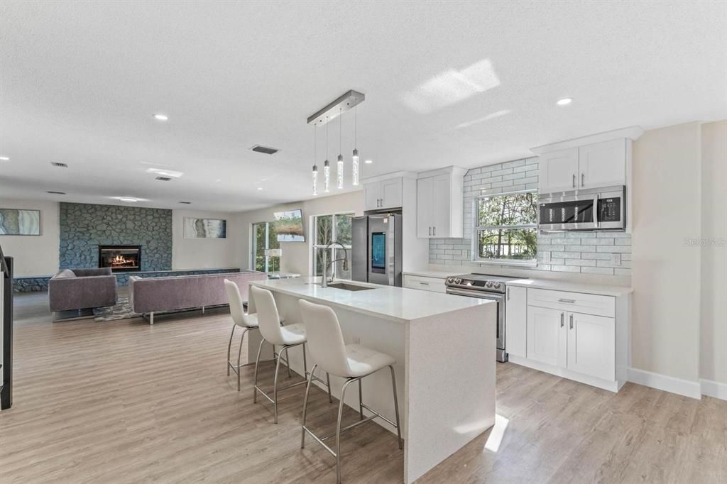 En Venta: $1,399,000 (4 camas, 3 baños, 2530 Pies cuadrados)