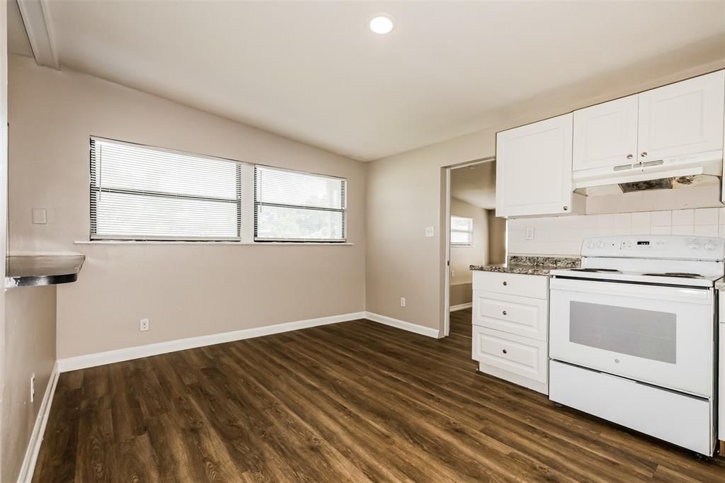 En Venta: $320,000 (4 camas, 2 baños, 1336 Pies cuadrados)