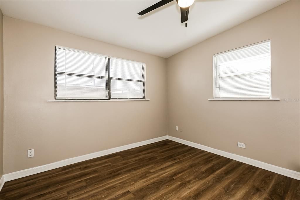 En Venta: $320,000 (4 camas, 2 baños, 1336 Pies cuadrados)