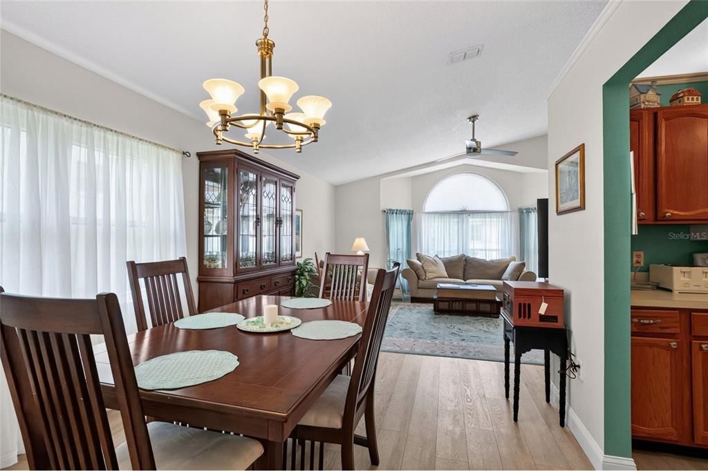 На продажу: $285,000 (2 спален, 2 ванн, 1459 Квадратных фут)