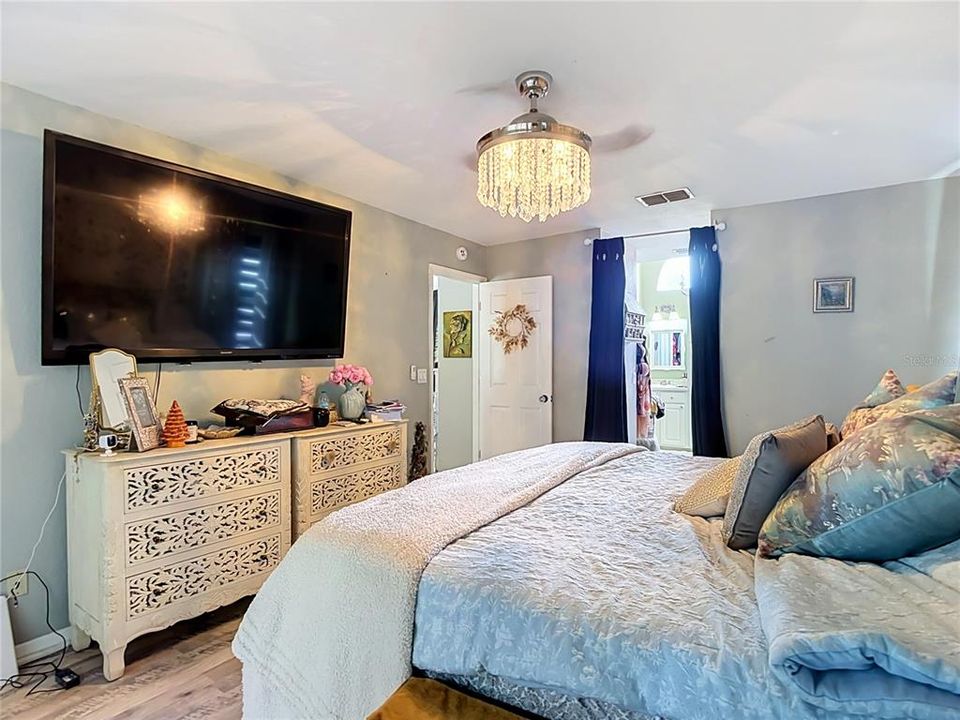 For Sale: $418,000 (3 beds, 2 baths, 2062 Square Feet)