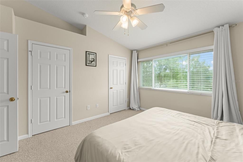 待售: $239,900 (2 贝兹, 2 浴室, 1095 平方英尺)