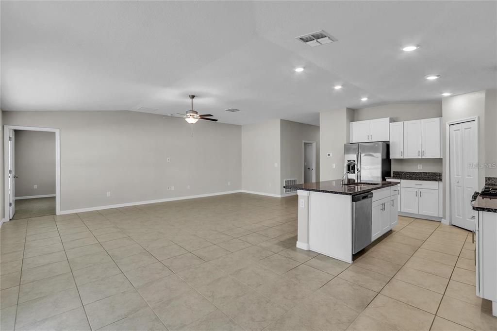 For Sale: $315,000 (4 beds, 2 baths, 1935 Square Feet)